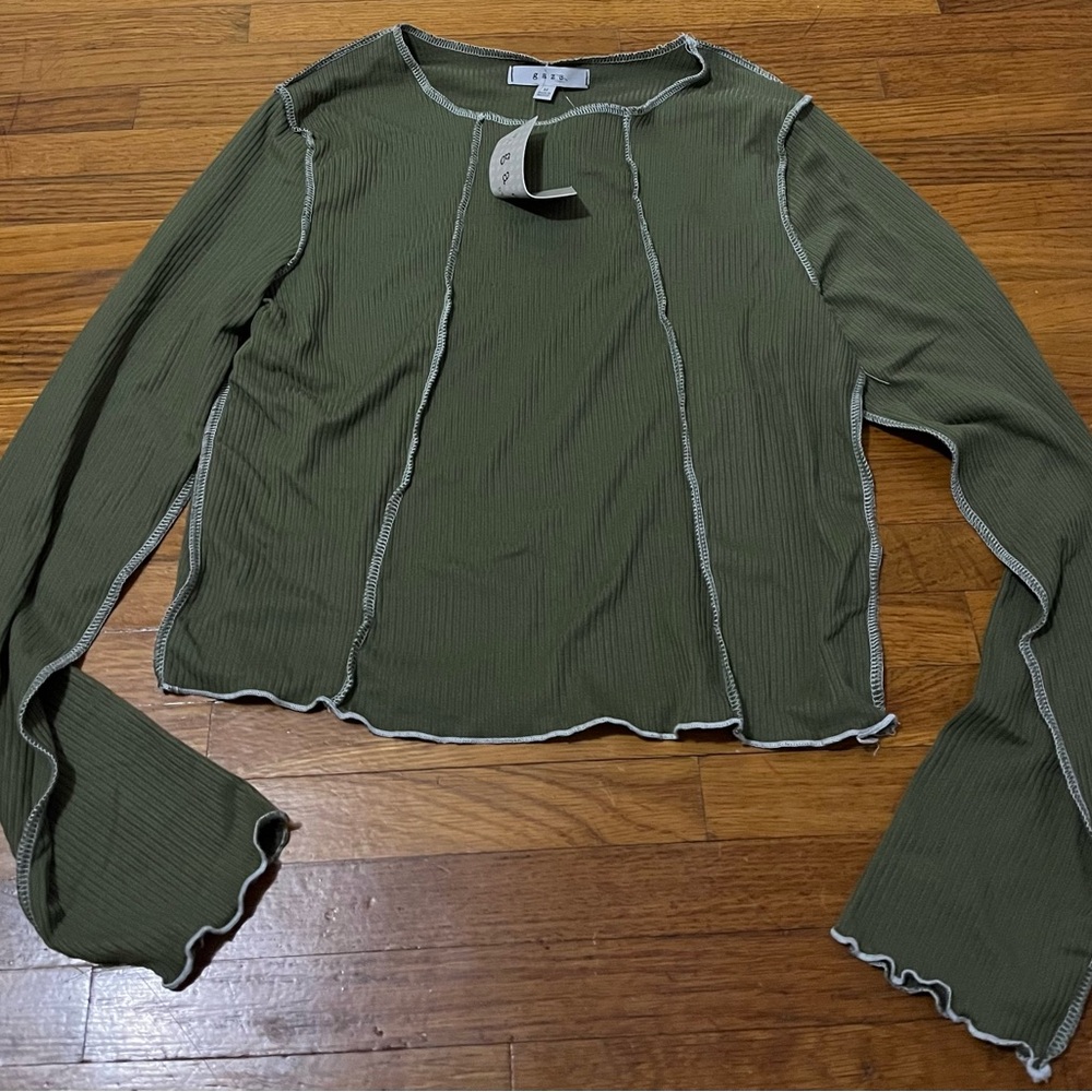 Women’s/ juniors long sleeve contrast stitch top